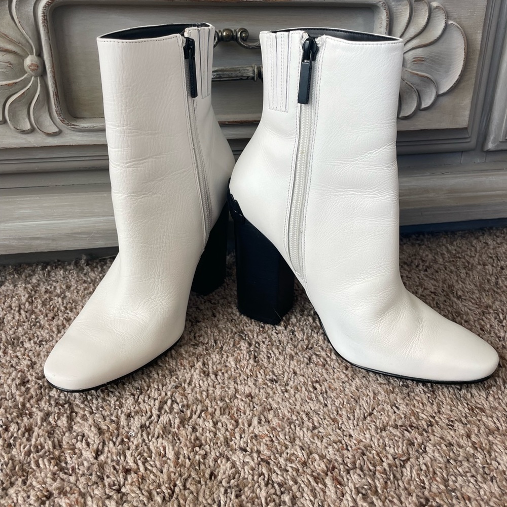 Kendall + Kylie Womens 8 Haedyn White leather bootie